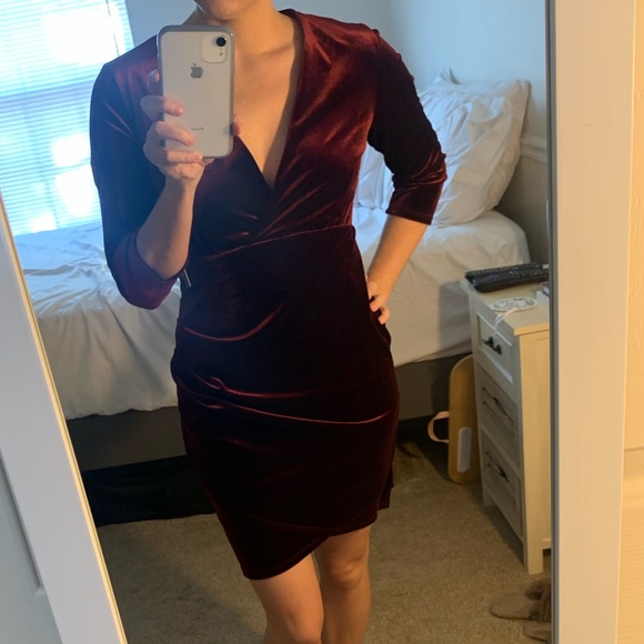 NWT! Lulus Burgundy Velvet Mini. Deep-Vneck, wrap detail, 3/4 sleeve. Size Small - Picture 2 of 2